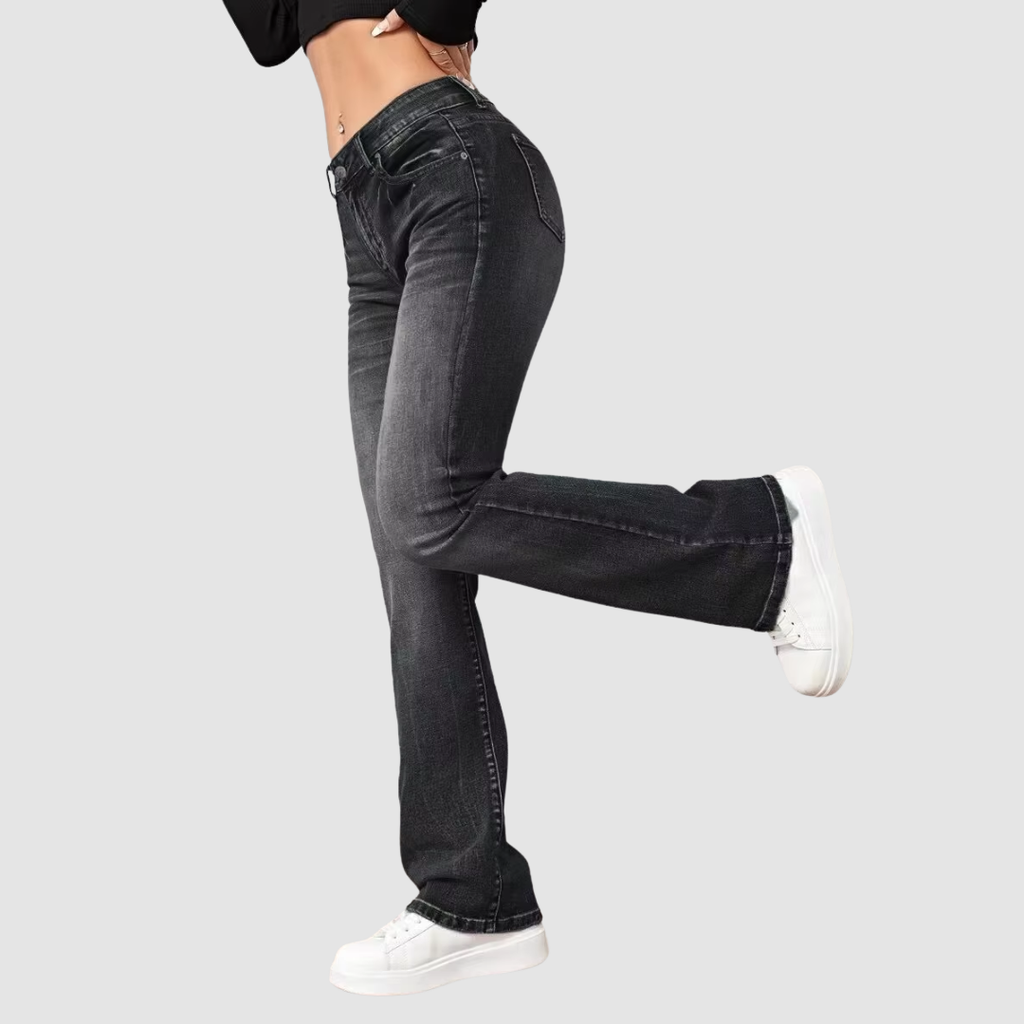 Tyylikkäät bootcut-farkut